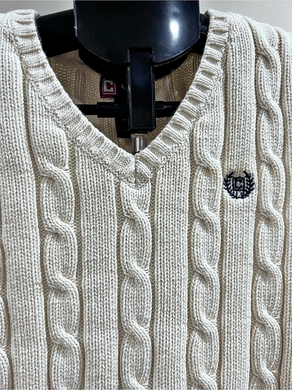 Chaps Cable Knit V-Neck Sweater Vest in Cream Like New - Picture 3 of 4